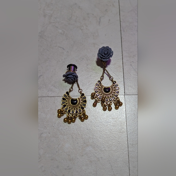 Dangle gauge earrings - Picture 3 of 3